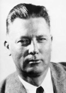  Erle Stanley Gardner, rarely seen without glasses