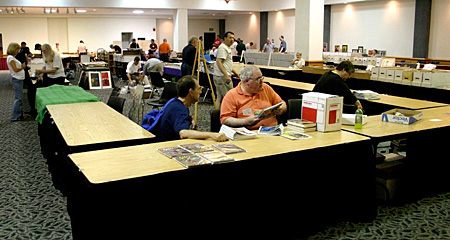 By 5 p.m. Saturday, nearly half the dealers in the dealers’ room had already packed up, even though there were Sunday hours for Pulpcon.