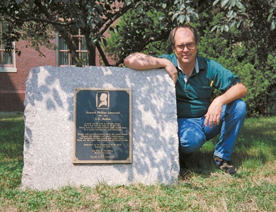 Larry Latham at H.P. Lovecraft grave